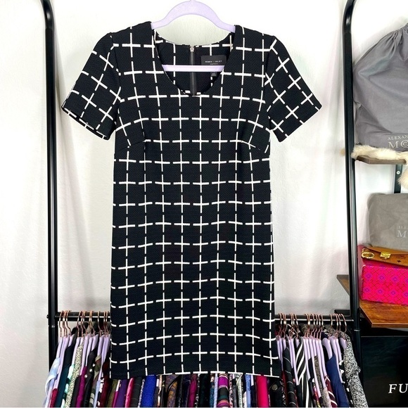Romeo & Juliet Couture Black and White Cross Dress - Picture 1 of 6